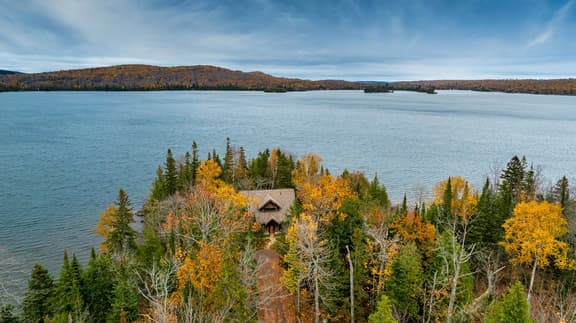 Magical, stunning, secluded retreat on idyllic Lake Medora! - Image 1
